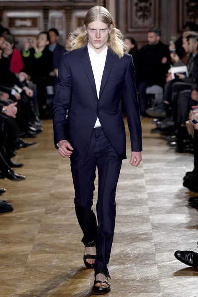 Look 14